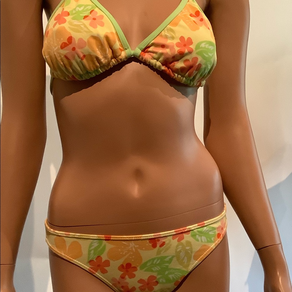 Bathing suit 2 b wet 2 piece bikini triangle cups Size small Bundle 2 for 25